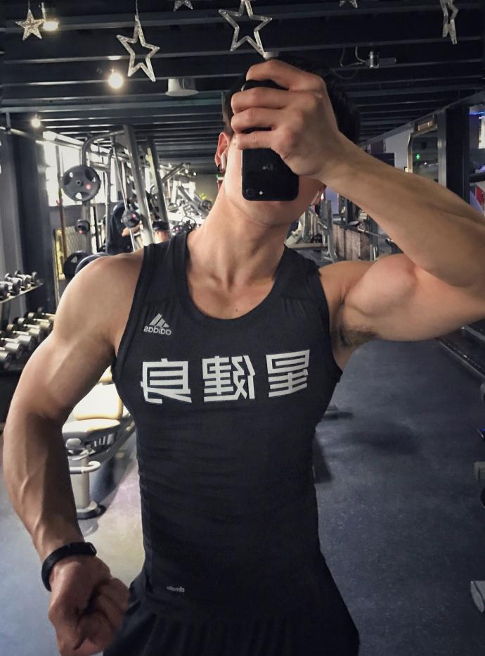 明星健身教练的简介_健身明星达人_明星健身师修行